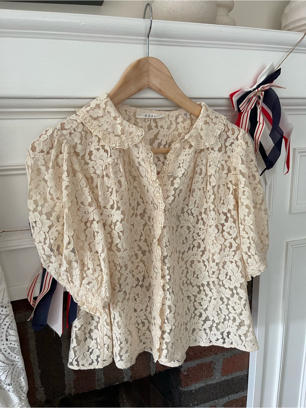 Dôen cream Lace Puff-Sleeve Button-Up Top small euc